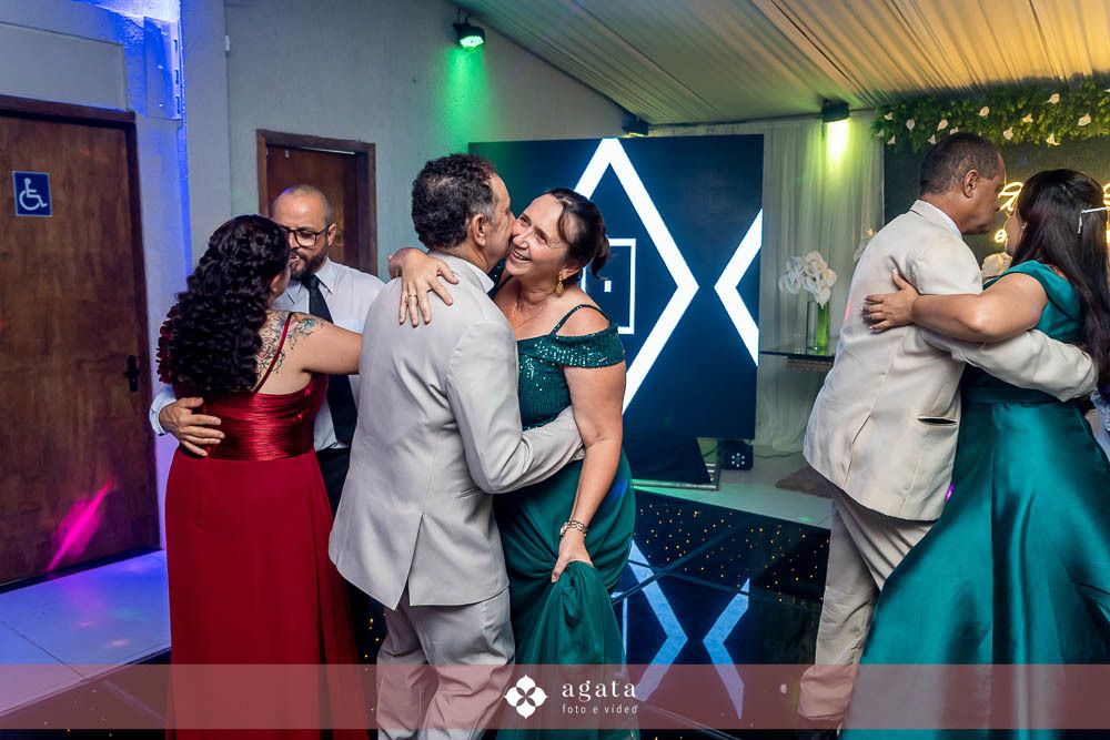 casamento curitiba-fotografo de casamento-fotografo curitiba-casamento na igreja-casamento 2027-vestido de noiva-casamento catolico-casamento com festa-fotografo de casamento curitiba-fotografo-wedding-matrimonio-casamento na igreja-festa