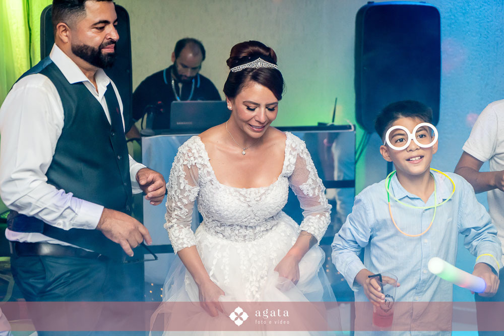 casamento curitiba-fotografo de casamento-fotografo curitiba-casamento na igreja-casamento 2027-vestido de noiva-casamento catolico-casamento com festa-fotografo de casamento curitiba-fotografo-wedding-matrimonio-casamento na igreja-festa