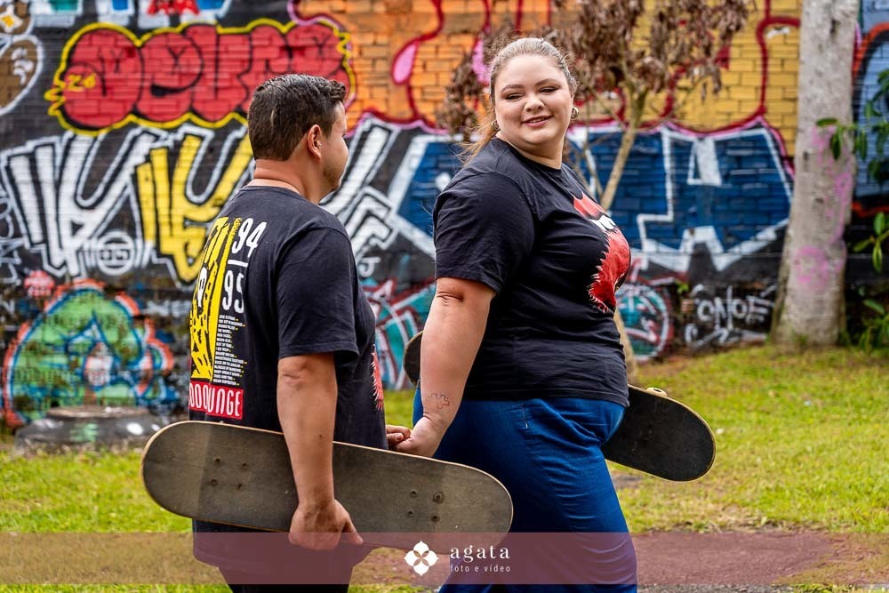 ensaio pre wedding curitiba-fotografo de casamento curitiba-ensaio externo-ensaio comskate casal-pista de skate-casal moderno-noivos despojados-fotografo curitiba-fotografo de casamento-casamento 2027-casamento-noiva-noivos-save the date