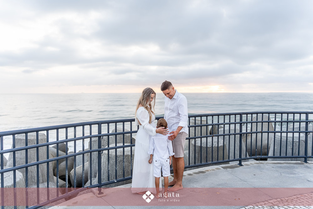 ensaio fotografico na praia-ensaio na praia-pre wedding-fotografo curitiba-fotografo de casamento-ensaio no nascer do sol-nascer do sol na praia-ensaio externo em familia-noivos-casamento 2026-casamento 2027-vestido de noiva-save the date-fotografo