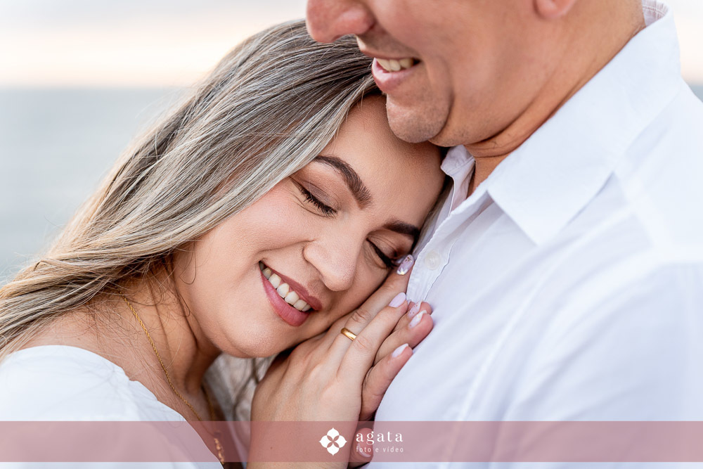 ensaio fotografico na praia-ensaio na praia-pre wedding-fotografo curitiba-fotografo de casamento-ensaio no nascer do sol-nascer do sol na praia-ensaio externo em familia-noivos-casamento 2026-casamento 2027-vestido de noiva-save the date-fotografo