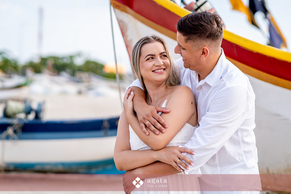ensaio fotografico na praia-ensaio na praia-pre wedding-fotografo curitiba-fotografo de casamento-ensaio no nascer do sol-nascer do sol na praia-ensaio externo em familia-noivos-casamento 2026-casamento 2027-vestido de noiva-save the date-fotografo