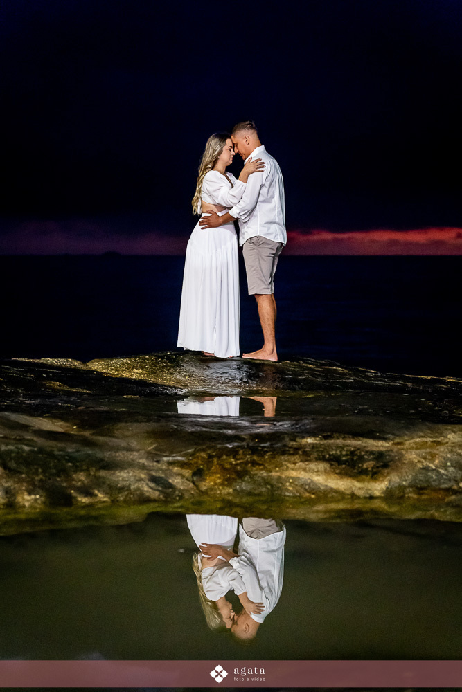 ensaio fotografico na praia-ensaio na praia-pre wedding-fotografo curitiba-fotografo de casamento-ensaio no nascer do sol-nascer do sol na praia-ensaio externo em familia-noivos-casamento 2026-casamento 2027-vestido de noiva-save the date-fotografo