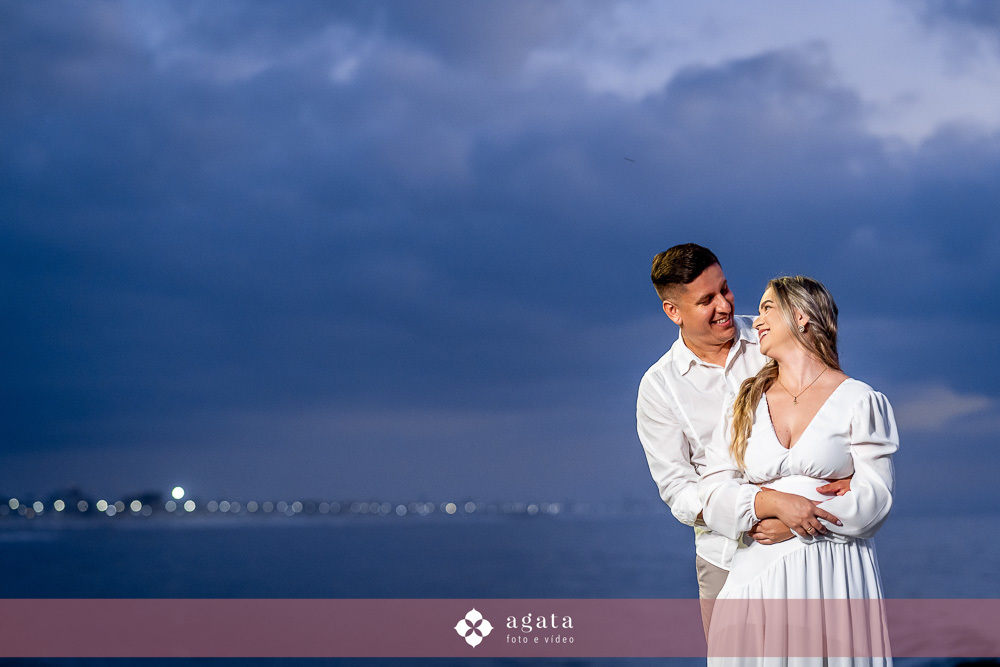 ensaio fotografico na praia-ensaio na praia-pre wedding-fotografo curitiba-fotografo de casamento-ensaio no nascer do sol-nascer do sol na praia-ensaio externo em familia-noivos-casamento 2026-casamento 2027-vestido de noiva-save the date-fotografo