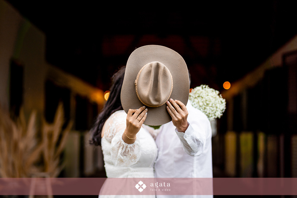 ensaio pre wedding no campo-recanto das glicineas-fotografo de casamento curitiba-noivos-ensaio de casal externo-fotografo-vestido de noiva-noivos-casamento 2026-casamento 2027-noivos-fotografo curitiba casamento-decoraçao de casamento-noivos-wedding