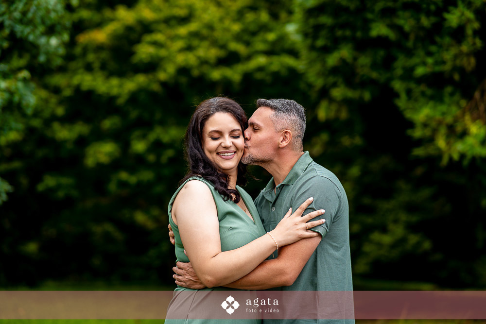 ensaio pre wedding no campo-recanto das glicineas-fotografo de casamento curitiba-noivos-ensaio de casal externo-fotografo-vestido de noiva-noivos-casamento 2026-casamento 2027-noivos-fotografo curitiba casamento-decoraçao de casamento-noivos-wedding