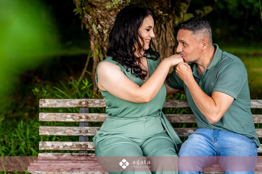 ensaio pre wedding no campo-recanto das glicineas-fotografo de casamento curitiba-noivos-ensaio de casal externo-fotografo-vestido de noiva-noivos-casamento 2026-casamento 2027-noivos-fotografo curitiba casamento-decoraçao de casamento-noivos-wedding