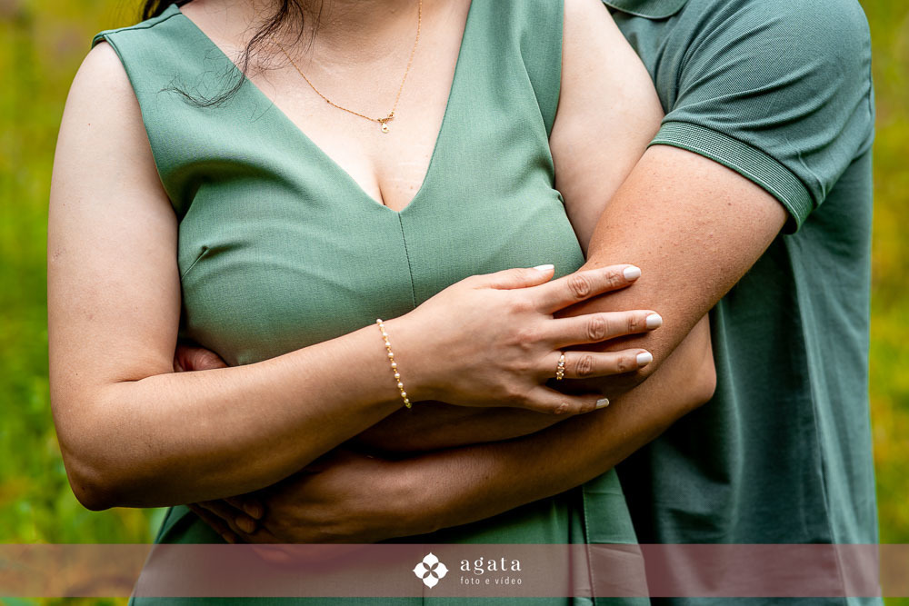 ensaio pre wedding no campo-recanto das glicineas-fotografo de casamento curitiba-noivos-ensaio de casal externo-fotografo-vestido de noiva-noivos-casamento 2026-casamento 2027-noivos-fotografo curitiba casamento-decoraçao de casamento-noivos-wedding