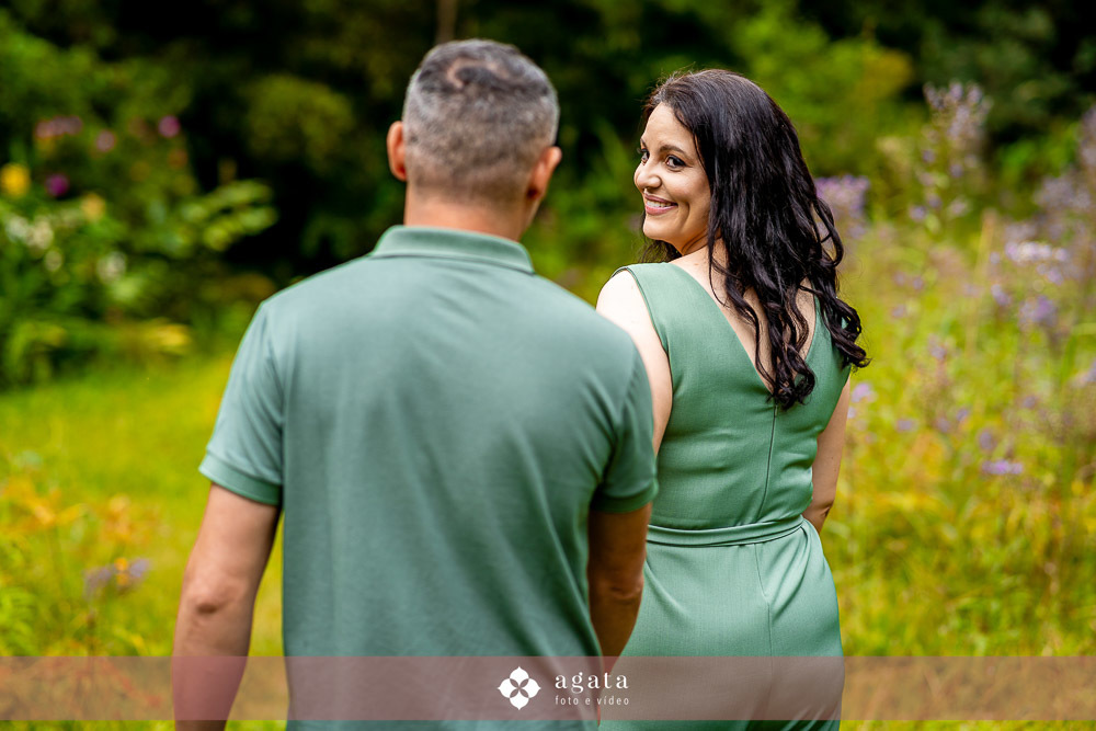 ensaio pre wedding no campo-recanto das glicineas-fotografo de casamento curitiba-noivos-ensaio de casal externo-fotografo-vestido de noiva-noivos-casamento 2026-casamento 2027-noivos-fotografo curitiba casamento-decoraçao de casamento-noivos-wedding