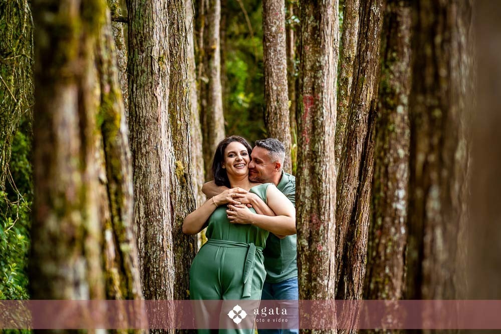 ensaio pre wedding no campo-recanto das glicineas-fotografo de casamento curitiba-noivos-ensaio de casal externo-fotografo-vestido de noiva-noivos-casamento 2026-casamento 2027-noivos-fotografo curitiba casamento-decoraçao de casamento-noivos-wedding