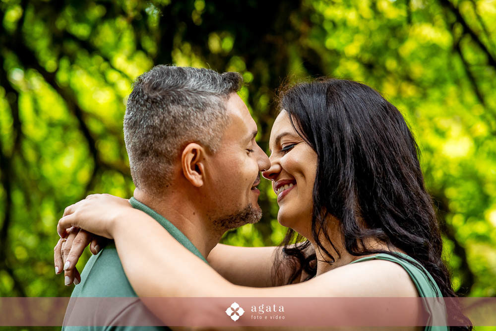 ensaio pre wedding no campo-recanto das glicineas-fotografo de casamento curitiba-noivos-ensaio de casal externo-fotografo-vestido de noiva-noivos-casamento 2026-casamento 2027-noivos-fotografo curitiba casamento-decoraçao de casamento-noivos-wedding