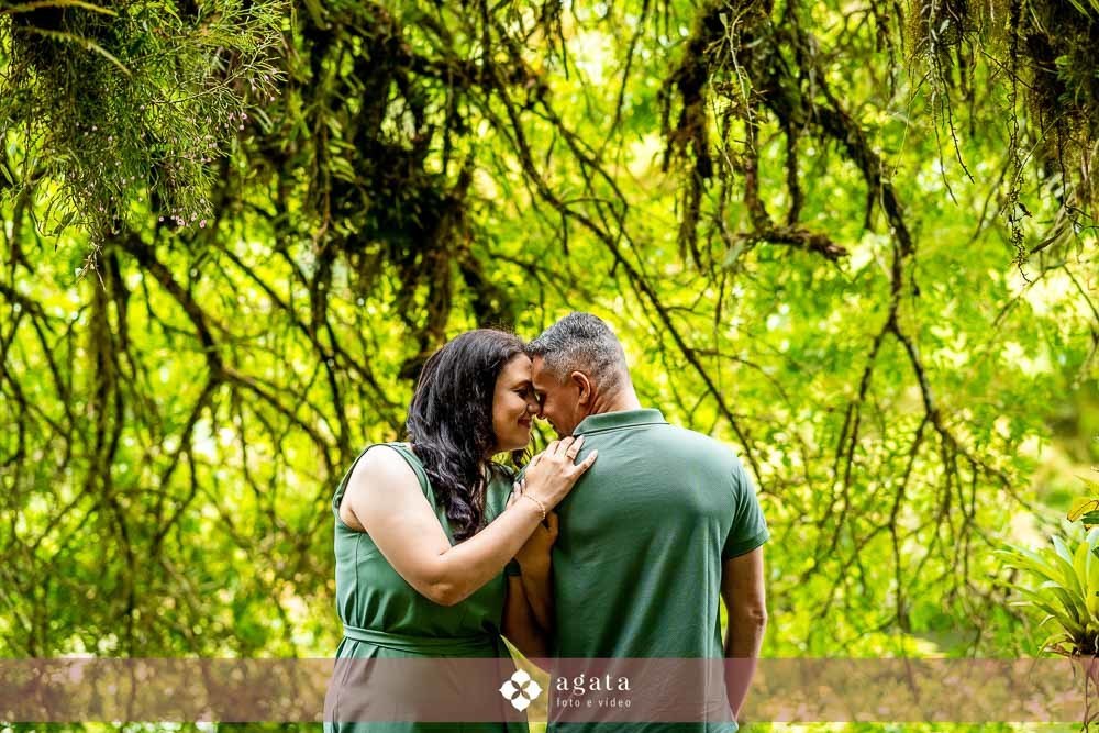 ensaio pre wedding no campo-recanto das glicineas-fotografo de casamento curitiba-noivos-ensaio de casal externo-fotografo-vestido de noiva-noivos-casamento 2026-casamento 2027-noivos-fotografo curitiba casamento-decoraçao de casamento-noivos-wedding