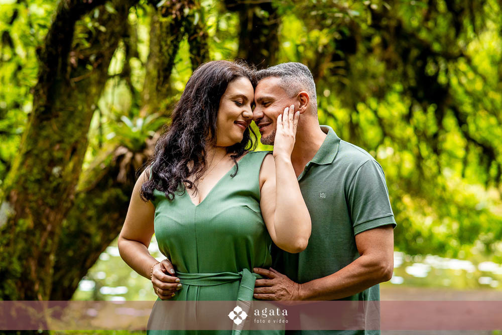 ensaio pre wedding no campo-recanto das glicineas-fotografo de casamento curitiba-noivos-ensaio de casal externo-fotografo-vestido de noiva-noivos-casamento 2026-casamento 2027-noivos-fotografo curitiba casamento-decoraçao de casamento-noivos-wedding