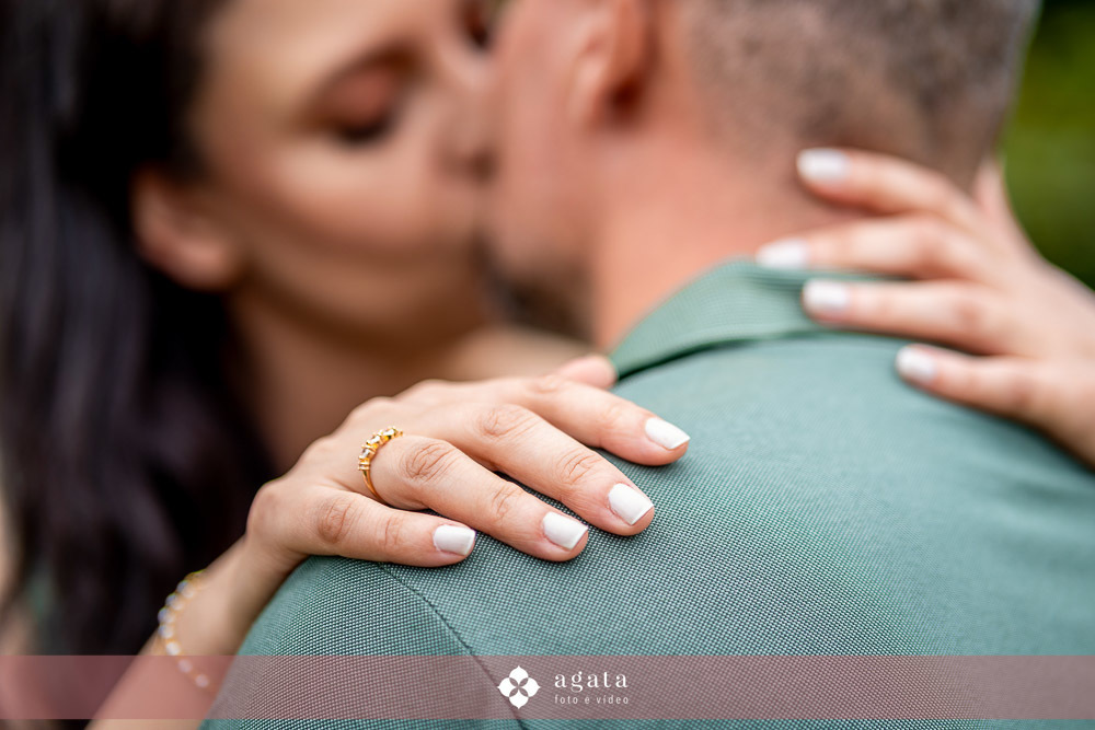 ensaio pre wedding no campo-recanto das glicineas-fotografo de casamento curitiba-noivos-ensaio de casal externo-fotografo-vestido de noiva-noivos-casamento 2026-casamento 2027-noivos-fotografo curitiba casamento-decoraçao de casamento-noivos-wedding