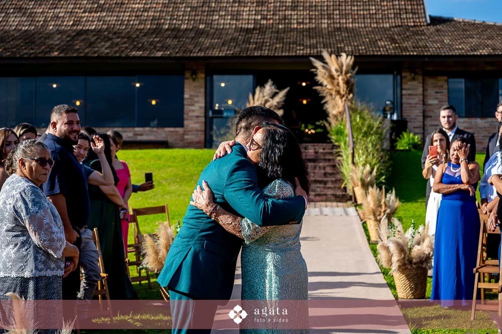 casamento curitiba-fotografo de casamento curitiba-casamento ao ar livre-noiva-vestido de noiva-casamento 2027-noiva de cabelo solto-casamento no jardim-ensaio casal externo-wedding-casamento 2026-casamento 2027-casamento do ano-madrinhas de casamento-wed