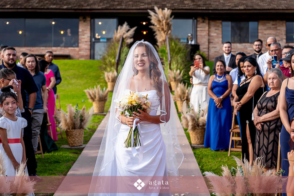 casamento curitiba-fotografo de casamento curitiba-casamento ao ar livre-noiva-vestido de noiva-casamento 2027-noiva de cabelo solto-casamento no jardim-ensaio casal externo-wedding-casamento 2026-casamento 2027-casamento do ano-madrinhas de casamento-wed