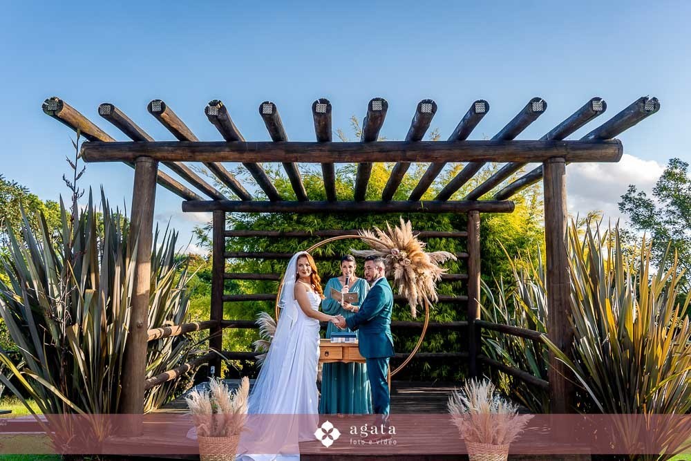 casamento curitiba-fotografo de casamento curitiba-casamento ao ar livre-noiva-vestido de noiva-casamento 2027-noiva de cabelo solto-casamento no jardim-ensaio casal externo-wedding-casamento 2026-casamento 2027-casamento do ano-madrinhas de casamento-wed