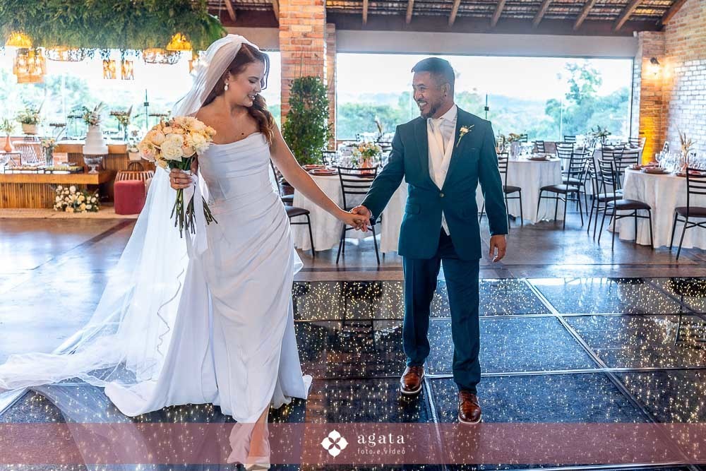 casamento curitiba-fotografo de casamento curitiba-casamento ao ar livre-noiva-vestido de noiva-casamento 2027-noiva de cabelo solto-casamento no jardim-ensaio casal externo-wedding-casamento 2026-casamento 2027-casamento do ano-madrinhas de casamento-wed