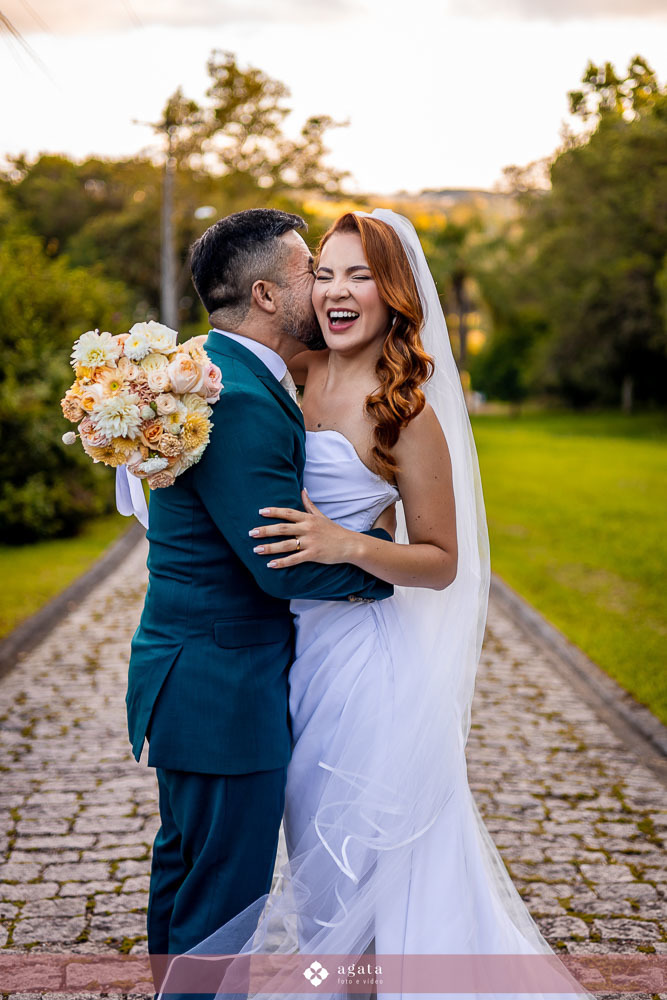 casamento curitiba-fotografo de casamento curitiba-casamento ao ar livre-noiva-vestido de noiva-casamento 2027-noiva de cabelo solto-casamento no jardim-ensaio casal externo-wedding-casamento 2026-casamento 2027-casamento do ano-madrinhas de casamento-wed