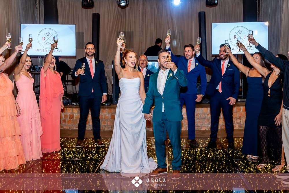 casamento curitiba-fotografo de casamento curitiba-casamento ao ar livre-noiva-vestido de noiva-casamento 2027-noiva de cabelo solto-casamento no jardim-ensaio casal externo-wedding-casamento 2026-casamento 2027-casamento do ano-madrinhas de casamento-wed