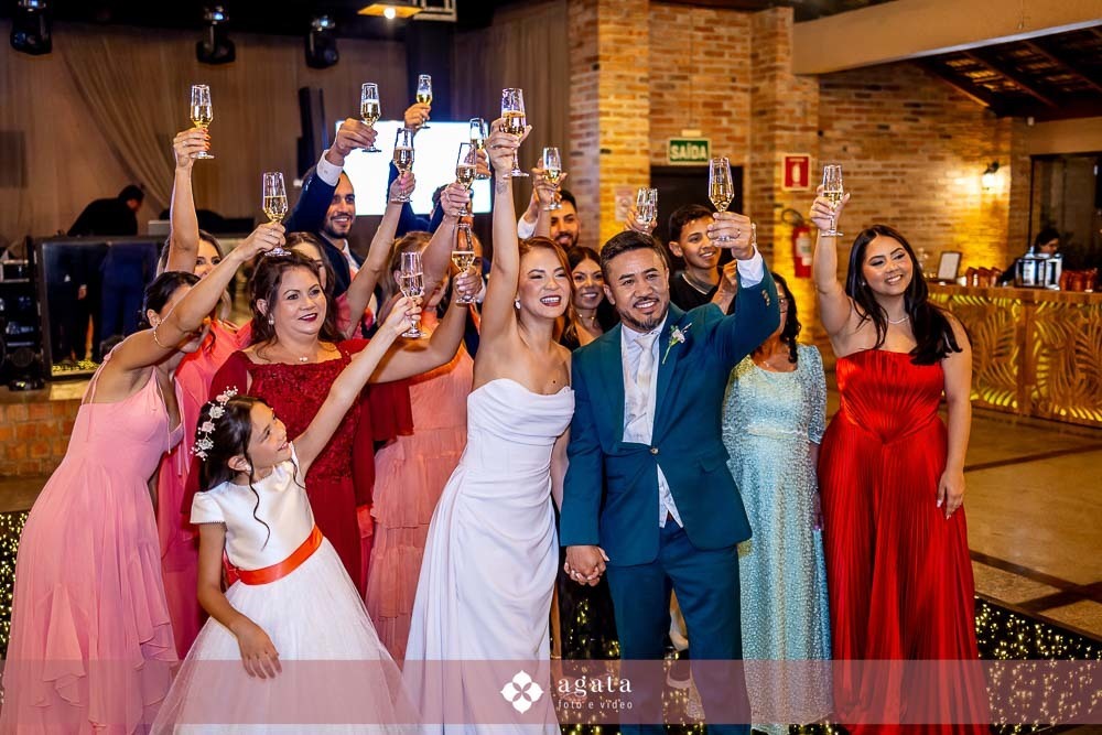 casamento curitiba-fotografo de casamento curitiba-casamento ao ar livre-noiva-vestido de noiva-casamento 2027-noiva de cabelo solto-casamento no jardim-ensaio casal externo-wedding-casamento 2026-casamento 2027-casamento do ano-madrinhas de casamento-wed