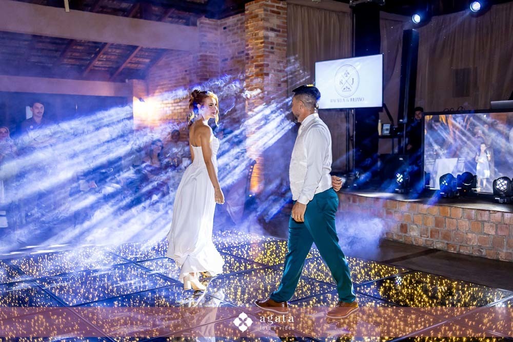 casamento curitiba-fotografo de casamento curitiba-casamento ao ar livre-noiva-vestido de noiva-casamento 2027-noiva de cabelo solto-casamento no jardim-ensaio casal externo-wedding-casamento 2026-casamento 2027-casamento do ano-madrinhas de casamento-wed