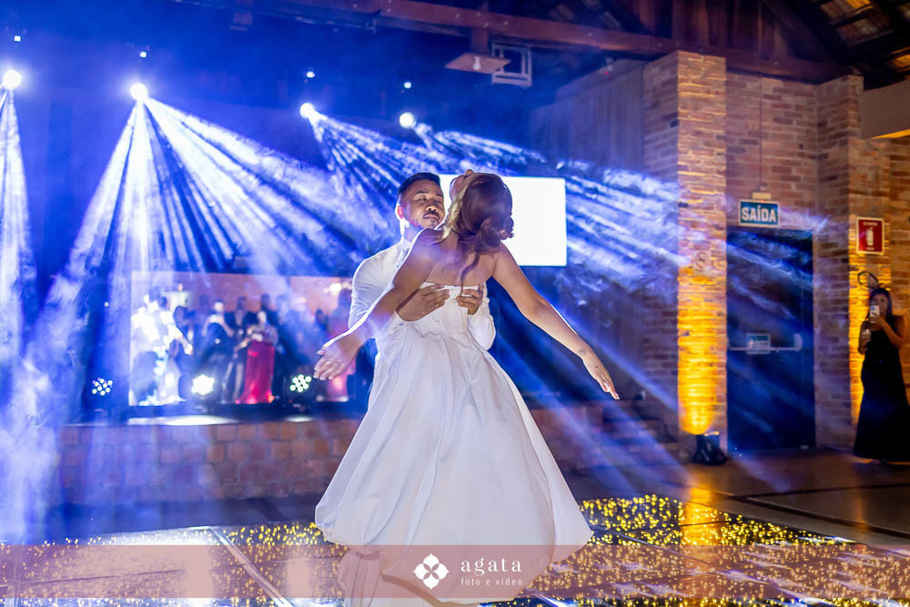 casamento curitiba-fotografo de casamento curitiba-casamento ao ar livre-noiva-vestido de noiva-casamento 2027-noiva de cabelo solto-casamento no jardim-ensaio casal externo-wedding-casamento 2026-casamento 2027-casamento do ano-madrinhas de casamento-wed