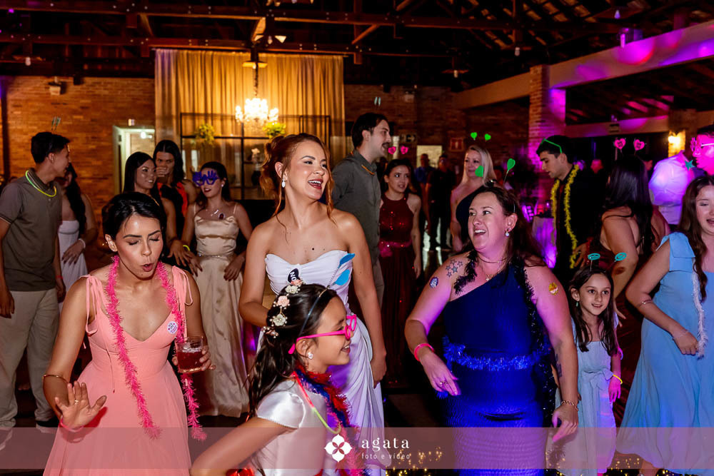 casamento curitiba-fotografo de casamento curitiba-casamento ao ar livre-noiva-vestido de noiva-casamento 2027-noiva de cabelo solto-casamento no jardim-ensaio casal externo-wedding-casamento 2026-casamento 2027-casamento do ano-madrinhas de casamento-wed
