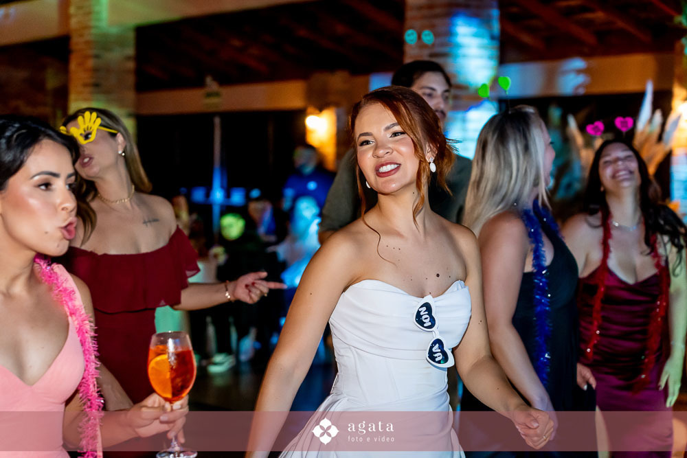 casamento curitiba-fotografo de casamento curitiba-casamento ao ar livre-noiva-vestido de noiva-casamento 2027-noiva de cabelo solto-casamento no jardim-ensaio casal externo-wedding-casamento 2026-casamento 2027-casamento do ano-madrinhas de casamento-wed