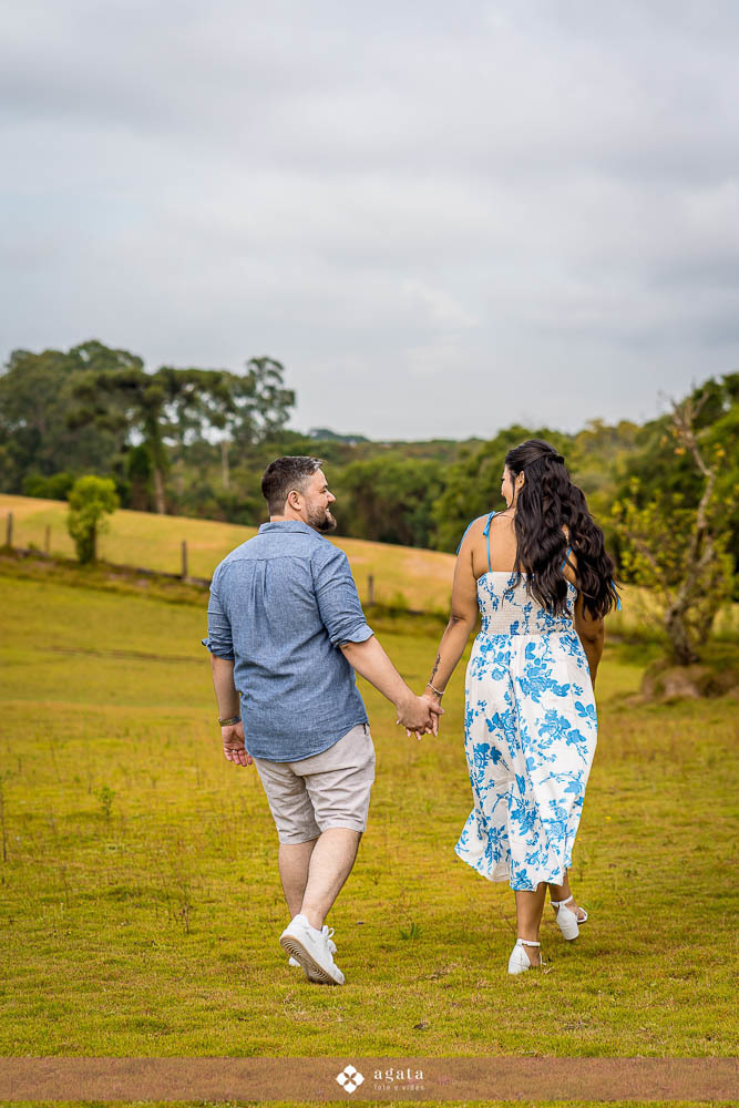 ensaio pre wedding-ensaio pre casamento-noivos-casamento 2026-fotografo de casamento curitiba-ensaio espontaneo-ensaio de casal no campo-ensaio pre casamento ao ar livre-fotografo de casamento-casamento2026-casamento 2027-noivos-vestido de noiva
