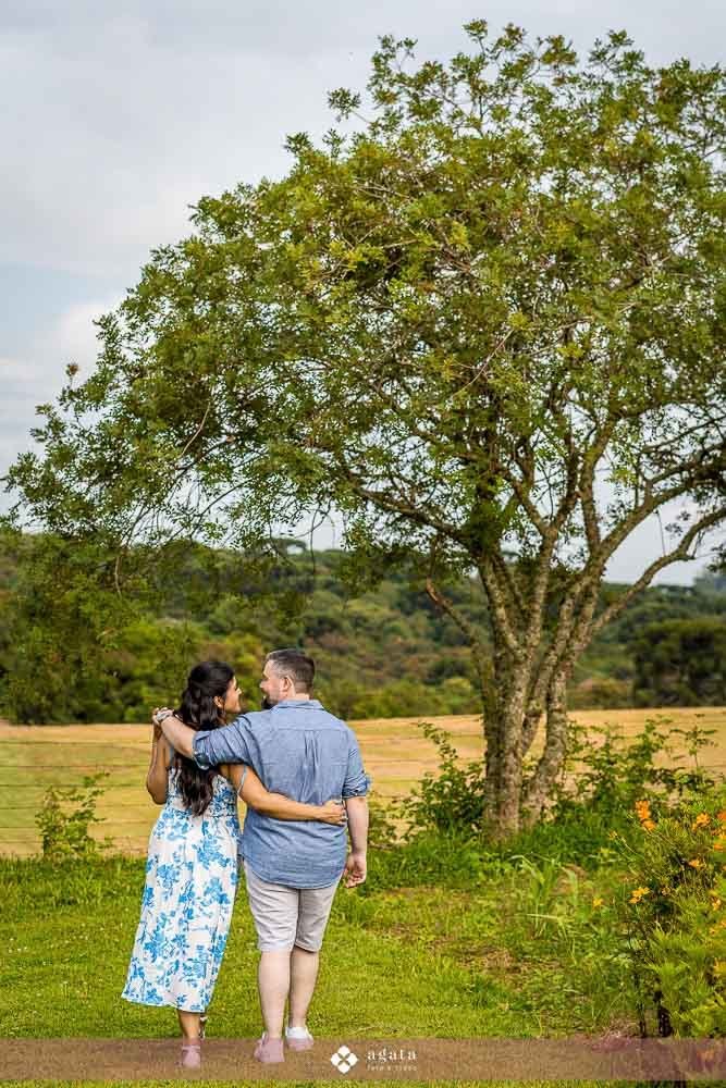 ensaio pre wedding-ensaio pre casamento-noivos-casamento 2026-fotografo de casamento curitiba-ensaio espontaneo-ensaio de casal no campo-ensaio pre casamento ao ar livre-fotografo de casamento-casamento2026-casamento 2027-noivos-vestido de noiva