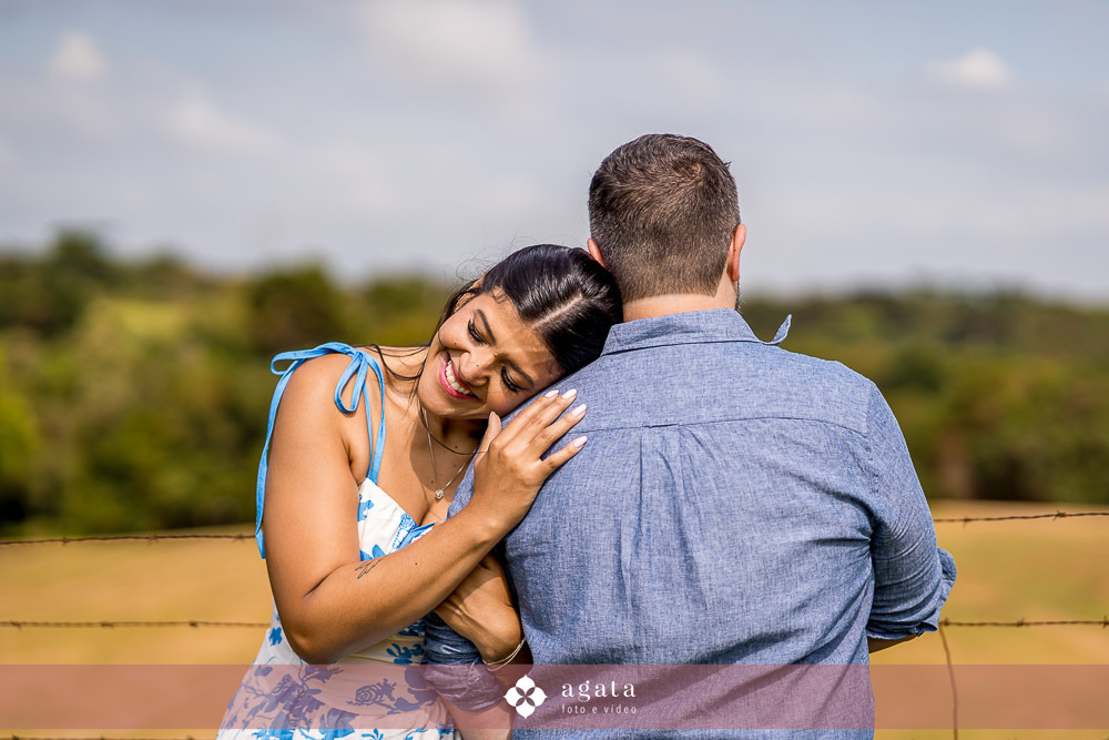 ensaio pre wedding-ensaio pre casamento-noivos-casamento 2026-fotografo de casamento curitiba-ensaio espontaneo-ensaio de casal no campo-ensaio pre casamento ao ar livre-fotografo de casamento-casamento2026-casamento 2027-noivos-vestido de noiva