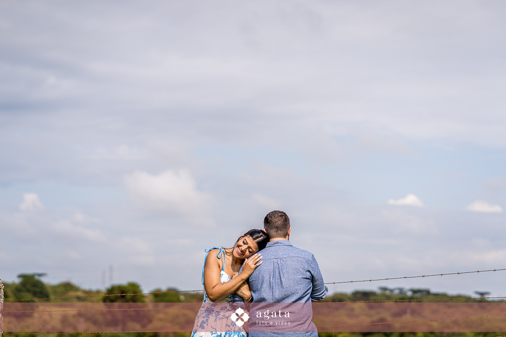 ensaio pre wedding-ensaio pre casamento-noivos-casamento 2026-fotografo de casamento curitiba-ensaio espontaneo-ensaio de casal no campo-ensaio pre casamento ao ar livre-fotografo de casamento-casamento2026-casamento 2027-noivos-vestido de noiva