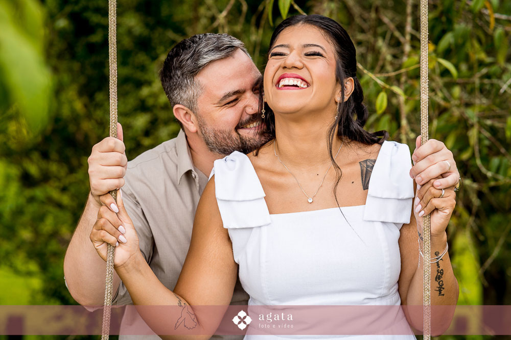 ensaio pre wedding-ensaio pre casamento-noivos-casamento 2026-fotografo de casamento curitiba-ensaio espontaneo-ensaio de casal no campo-ensaio pre casamento ao ar livre-fotografo de casamento-casamento2026-casamento 2027-noivos-vestido de noiva