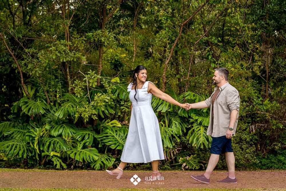 ensaio pre wedding-ensaio pre casamento-noivos-casamento 2026-fotografo de casamento curitiba-ensaio espontaneo-ensaio de casal no campo-ensaio pre casamento ao ar livre-fotografo de casamento-casamento2026-casamento 2027-noivos-vestido de noiva