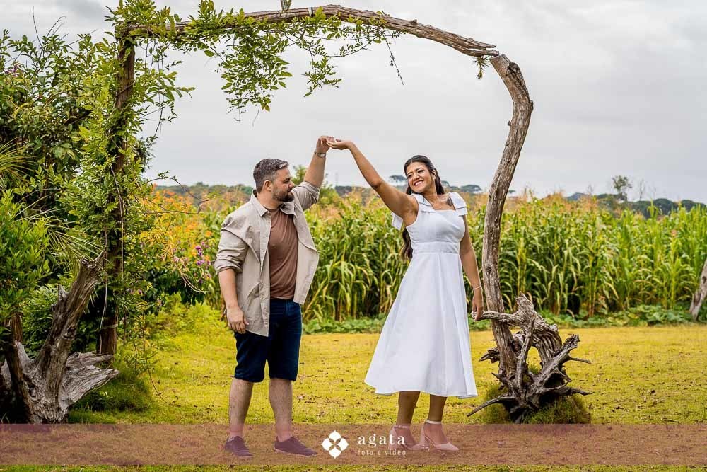 ensaio pre wedding-ensaio pre casamento-noivos-casamento 2026-fotografo de casamento curitiba-ensaio espontaneo-ensaio de casal no campo-ensaio pre casamento ao ar livre-fotografo de casamento-casamento2026-casamento 2027-noivos-vestido de noiva