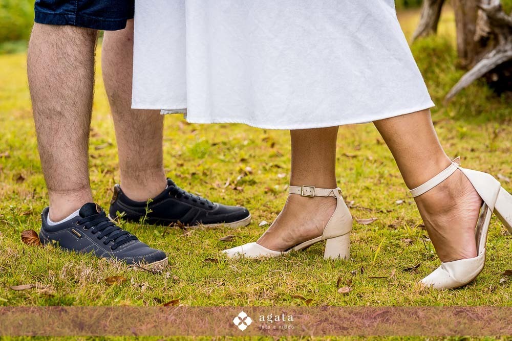 ensaio pre wedding-ensaio pre casamento-noivos-casamento 2026-fotografo de casamento curitiba-ensaio espontaneo-ensaio de casal no campo-ensaio pre casamento ao ar livre-fotografo de casamento-casamento2026-casamento 2027-noivos-vestido de noiva