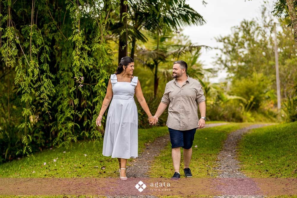 ensaio pre wedding-ensaio pre casamento-noivos-casamento 2026-fotografo de casamento curitiba-ensaio espontaneo-ensaio de casal no campo-ensaio pre casamento ao ar livre-fotografo de casamento-casamento2026-casamento 2027-noivos-vestido de noiva