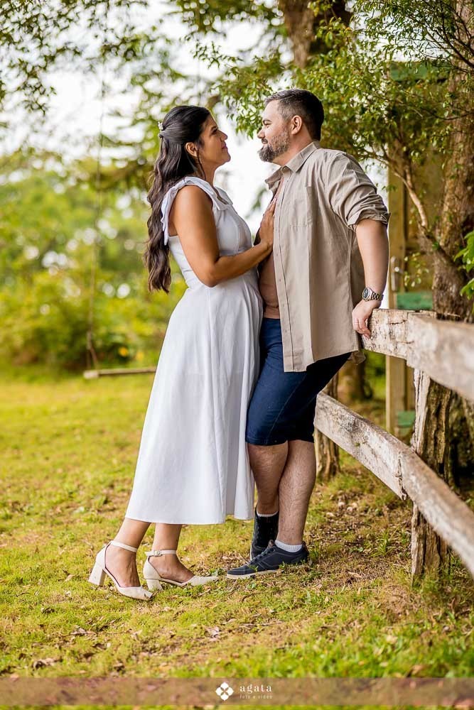 ensaio pre wedding-ensaio pre casamento-noivos-casamento 2026-fotografo de casamento curitiba-ensaio espontaneo-ensaio de casal no campo-ensaio pre casamento ao ar livre-fotografo de casamento-casamento2026-casamento 2027-noivos-vestido de noiva