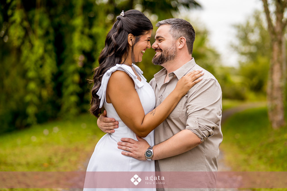 ensaio pre wedding-ensaio pre casamento-noivos-casamento 2026-fotografo de casamento curitiba-ensaio espontaneo-ensaio de casal no campo-ensaio pre casamento ao ar livre-fotografo de casamento-casamento2026-casamento 2027-noivos-vestido de noiva