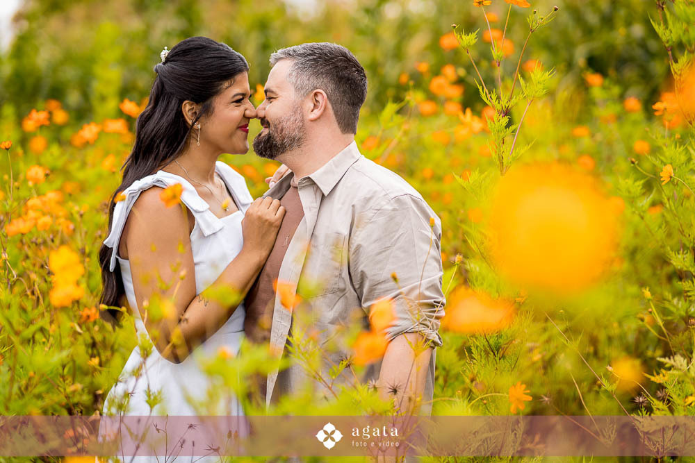 ensaio pre wedding-ensaio pre casamento-noivos-casamento 2026-fotografo de casamento curitiba-ensaio espontaneo-ensaio de casal no campo-ensaio pre casamento ao ar livre-fotografo de casamento-casamento2026-casamento 2027-noivos-vestido de noiva
