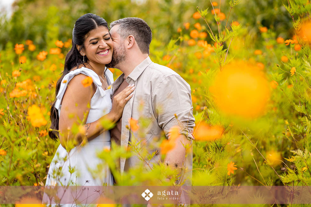 ensaio pre wedding-ensaio pre casamento-noivos-casamento 2026-fotografo de casamento curitiba-ensaio espontaneo-ensaio de casal no campo-ensaio pre casamento ao ar livre-fotografo de casamento-casamento2026-casamento 2027-noivos-vestido de noiva