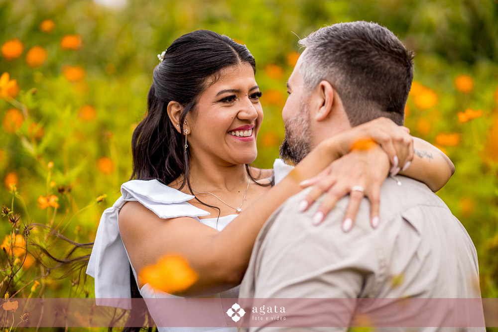 ensaio pre wedding-ensaio pre casamento-noivos-casamento 2026-fotografo de casamento curitiba-ensaio espontaneo-ensaio de casal no campo-ensaio pre casamento ao ar livre-fotografo de casamento-casamento2026-casamento 2027-noivos-vestido de noiva