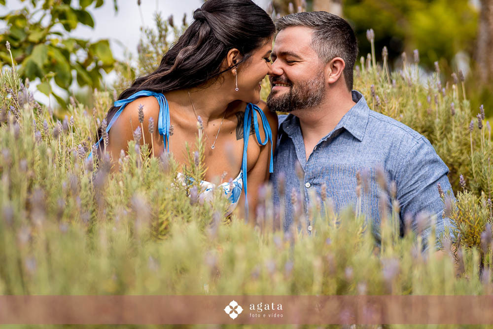 ensaio pre wedding-ensaio pre casamento-noivos-casamento 2026-fotografo de casamento curitiba-ensaio espontaneo-ensaio de casal no campo-ensaio pre casamento ao ar livre-fotografo de casamento-casamento2026-casamento 2027-noivos-vestido de noiva