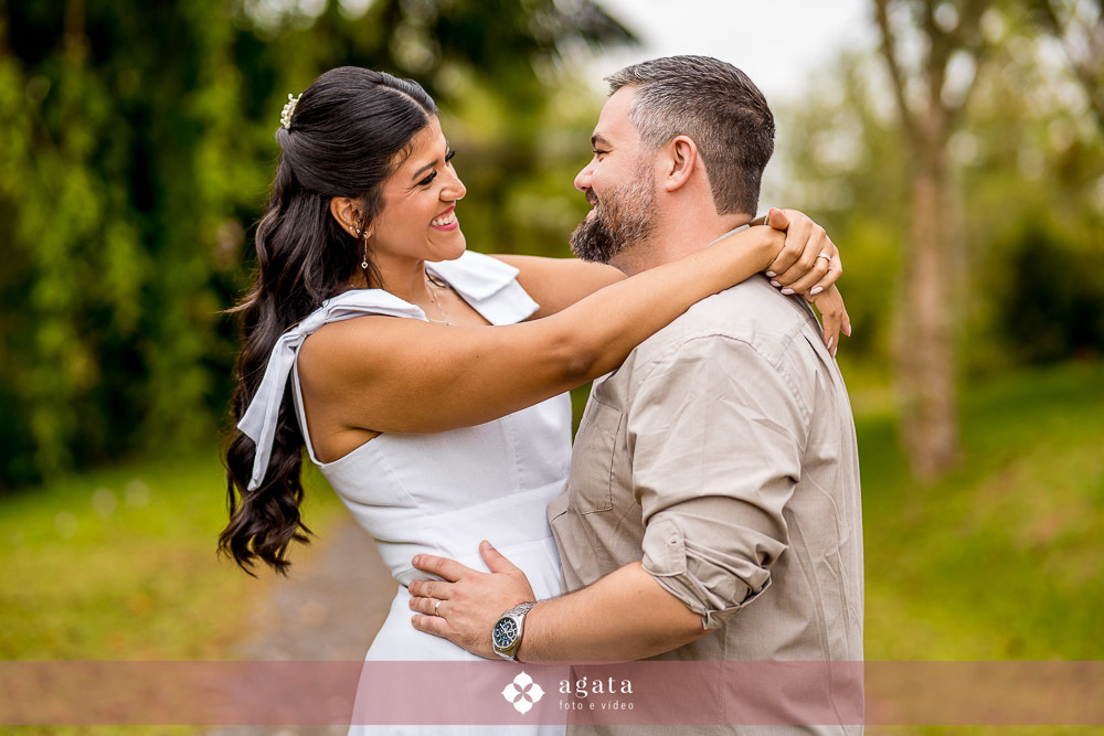 ensaio pre wedding-ensaio pre casamento-noivos-casamento 2026-fotografo de casamento curitiba-ensaio espontaneo-ensaio de casal no campo-ensaio pre casamento ao ar livre-fotografo de casamento-casamento2026-casamento 2027-noivos-vestido de noiva