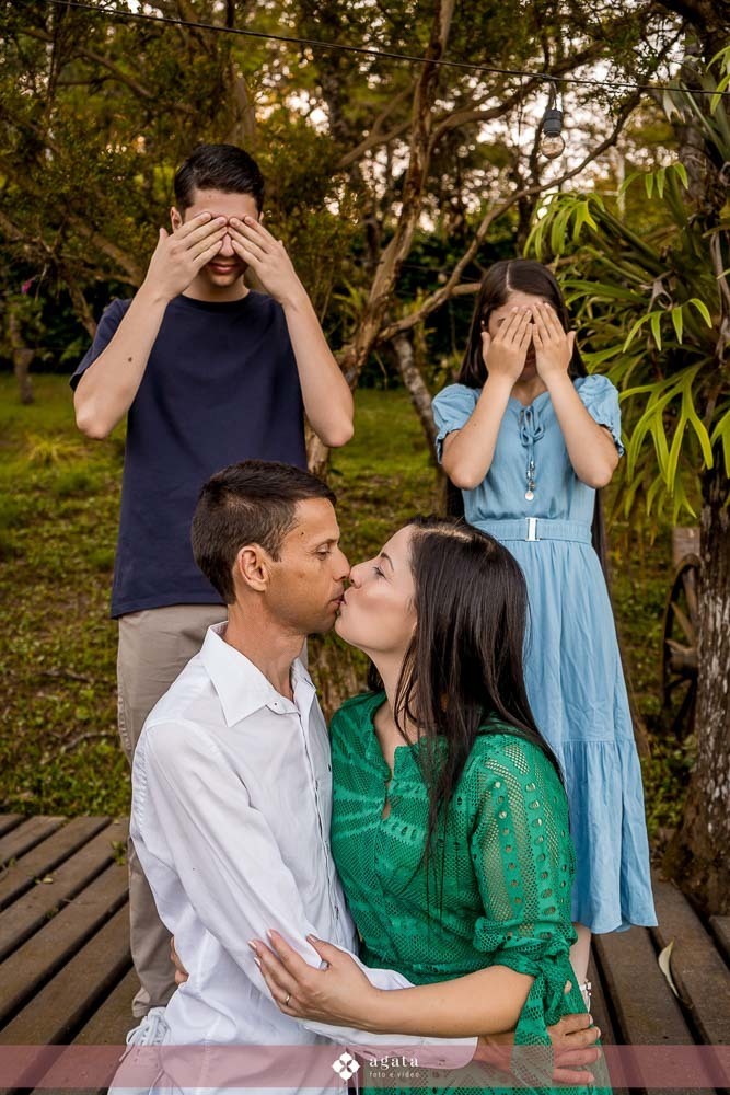 ensaio fotografico externo-fotografo de bodas-bodas de prata-bodas de casamento-ensaio externo casal-ensaio externo casal-ensaio de bodas-ensaio fotografico de bodas-bodas de prata casal-fotografo de familias-fotografo curitiba de familias-ensaio ar livre