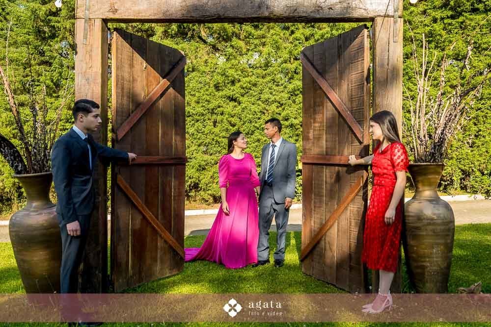ensaio fotografico externo-fotografo de bodas-bodas de prata-bodas de casamento-ensaio externo casal-ensaio externo casal-ensaio de bodas-ensaio fotografico de bodas-bodas de prata casal-fotografo de familias-fotografo curitiba de familias-ensaio ar livre