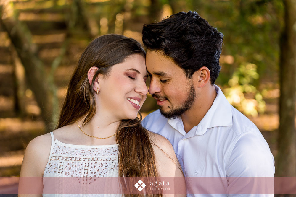 ensaio pre wedding-ensaio pre casamento-noivos-casamento 2026-fotografo de casamento curitiba-ensaio espontaneo-ensaio de casal no campo-ensaio pre casamento ao ar livre-fotografo