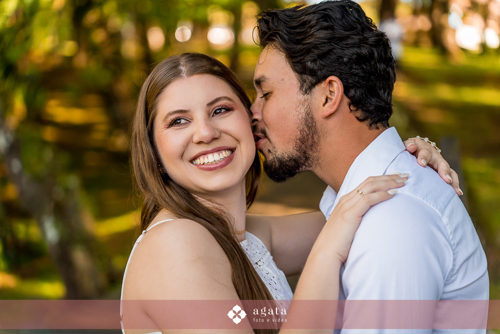 ensaio pre wedding-ensaio pre casamento-noivos-casamento 2026-fotografo de casamento curitiba-ensaio espontaneo-ensaio de casal no campo-ensaio pre casamento ao ar livre-fotografo