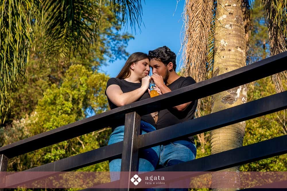 ensaio pre wedding-ensaio pre casamento-noivos-casamento 2026-fotografo de casamento curitiba-ensaio espontaneo-ensaio de casal no campo-ensaio pre casamento ao ar livre-fotografo